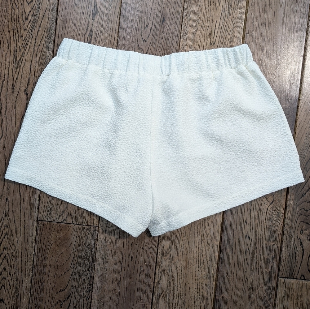 Like New! Molly Bracken textured drawstring shorts - Picture 4 of 9
